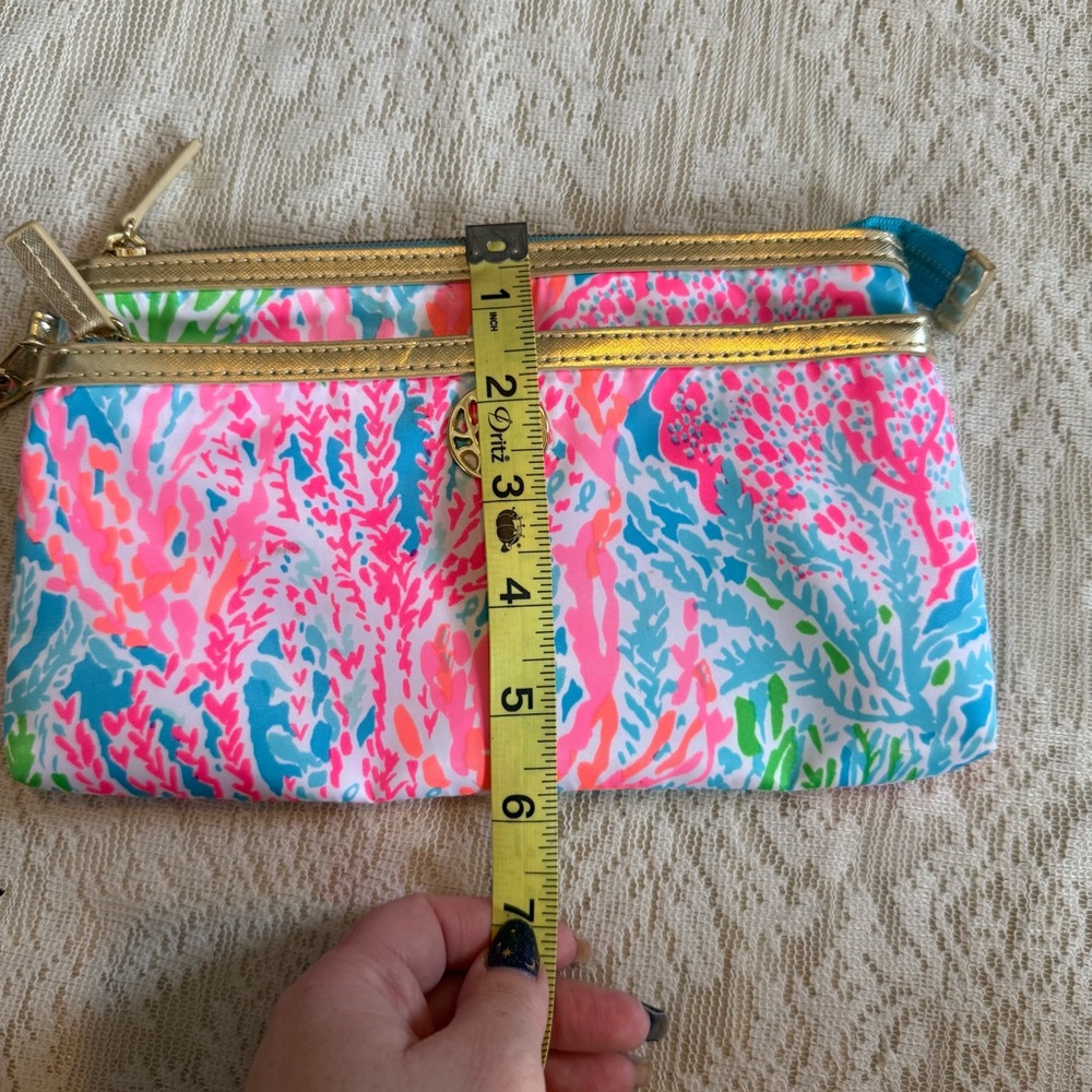 Lilly Pulitzer Toosie wristlet in “let’s cha cha cha” - Picture 8 of 8